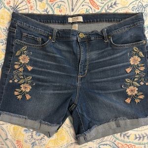 Vintage America embroidered denim shorts, size 14/32